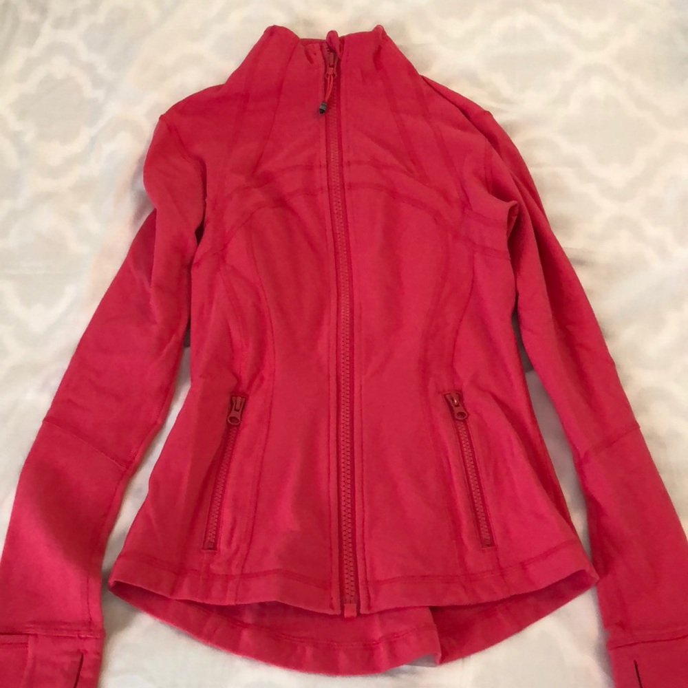 Beautiful fitted Lulu Lemon Zip Up